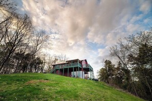 Exterior - Reds Peak · Mountain Cabin w/ VIEWS, Sauna, HotTub & Game Room (SEVIERVILLE)