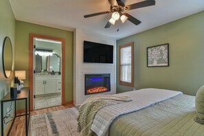 3 bedrooms, iron/ironing board, WiFi, bed sheets - Reds Peak · Mountain Cabin w/ VIEWS, Sauna, HotTub & Game Room (SEVIERVILLE)