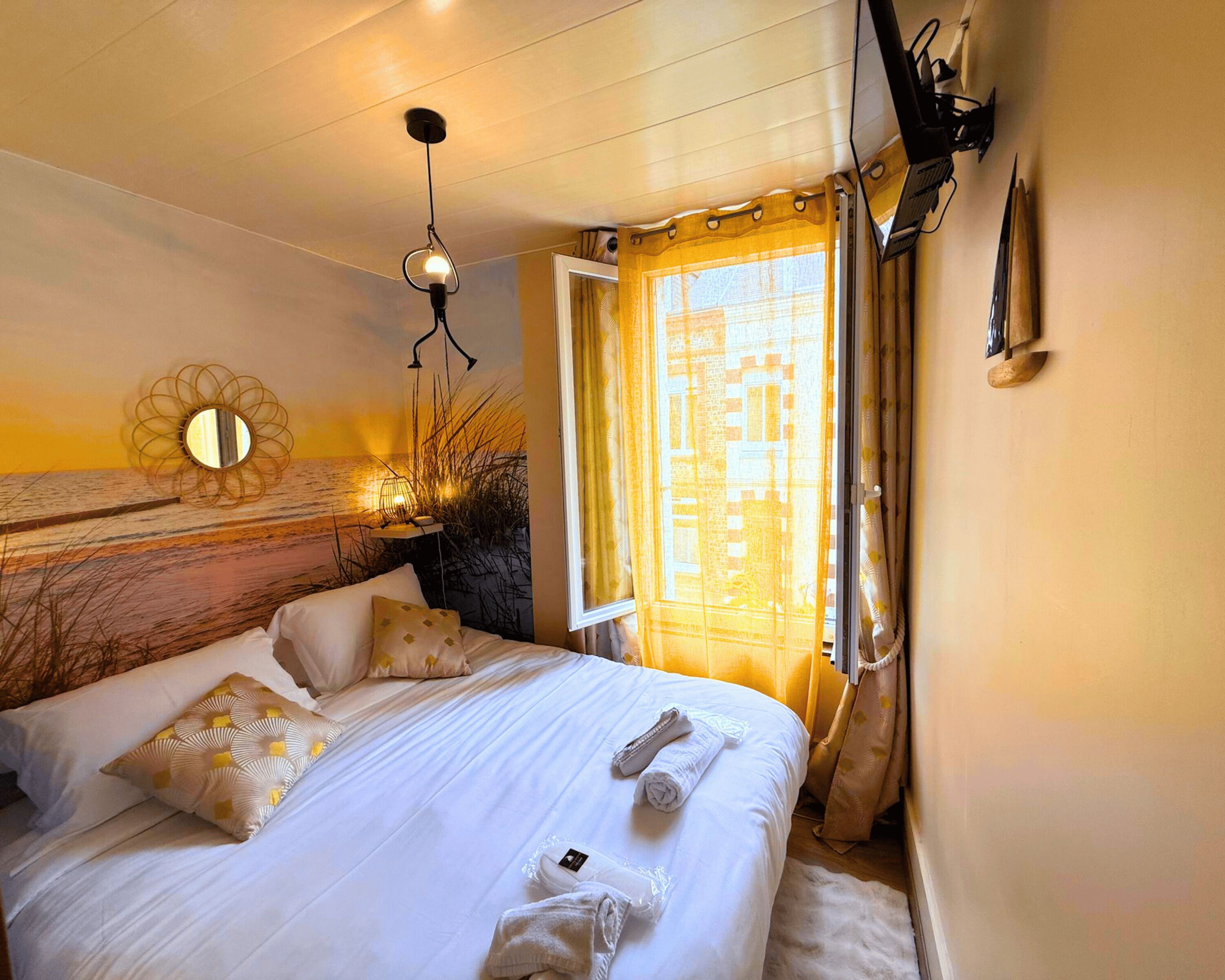 2 chambres, coffres-forts dans les chambres, bureau