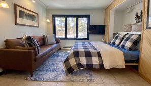 Iron/ironing board, free WiFi, bed sheets