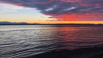 Plage, chaises longues, serviettes de plage