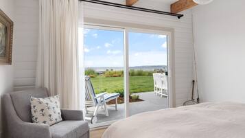 3 bedrooms, premium bedding, iron/ironing board, free WiFi