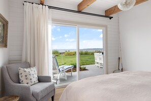 3 bedrooms, premium bedding, iron/ironing board, free WiFi