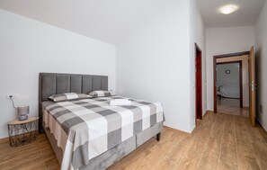 3 bedrooms, free WiFi, bed sheets - 3 bedroom lovely home in Galizana (Galizana)