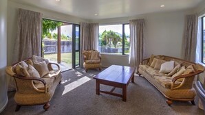 House | Living area - Allenby Place (Wanaka)