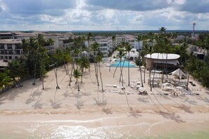 Beach nearby - Stunning Beachfront Condo in Punta Cana (Punta Cana)