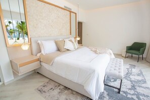办公桌、熨斗/熨衣板、旅行婴儿床、WiFi