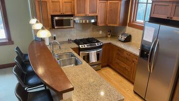 KylskÄp, mikrovÄgsugn, ugn och spishÀll