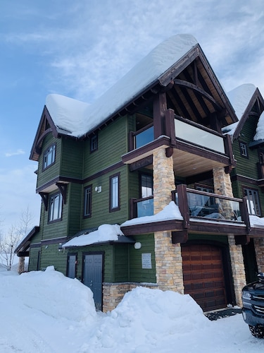 Spectacular 4 BDRoom Creekside Condo at RED Mountain