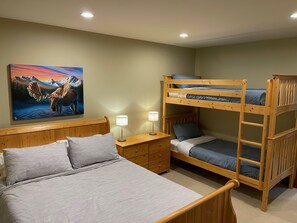 4 habitaciones, tabla de planchar con plancha y cuna de viaje