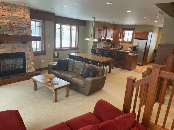 Smart TV, fireplace, DVD player, video library