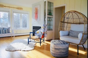 Smart TV, fireplace
