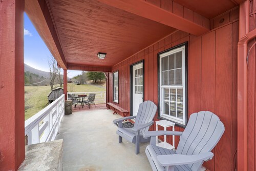 Ann's Mountain Retreat, Chalet 8 mins the West Jefferson