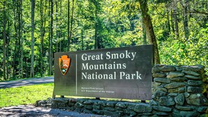 A sign for Great Smoky Mountains National Park. - Free Dollywood Tix+MtnViews+Pool+Couples+DogsOK (Sevierville)