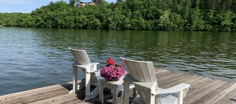 Relaxing, Cozy Cottage on the Lake with kayaks - 2 Guest Maximum