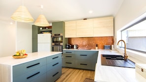 Fridge, microwave, oven, stovetop - Spinnaker - Family Getaway - 2mins Walk to Beach (Culburra Beach)