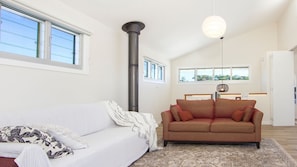 TV, fireplace, DVD player, books - Spinnaker - Family Getaway - 2mins Walk to Beach (Culburra Beach)