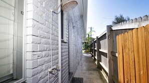 Property grounds - Spinnaker - Family Getaway - 2mins Walk to Beach (Culburra Beach)