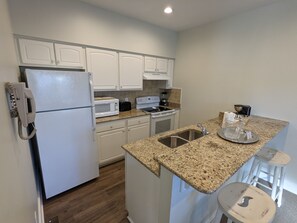 Private kitchen - 1 through 2 Bedroom Houses with the best location in Colonial Williamsburg (Williamsburg)