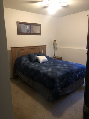 2 bedrooms, iron/ironing board, free WiFi, bed sheets