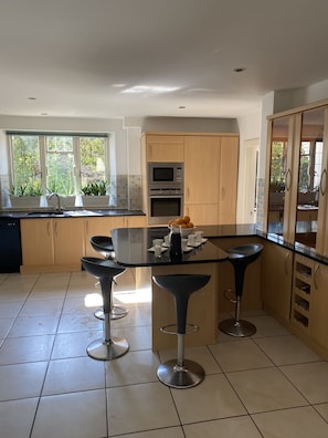 Fridge, microwave, oven, stovetop - Four Oaks Chichester (Chichester)