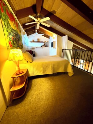 2 bedrooms, WiFi, bed sheets - Cozy 1-bedroom + loft in Ocean Front Complex, 2 Lanai's and WiFi in Kailua-Kona. (Kailua-Kona)