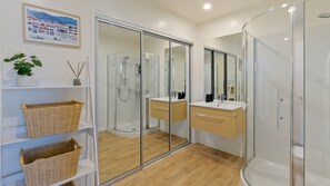 Unclassified image, 5 of 21, button