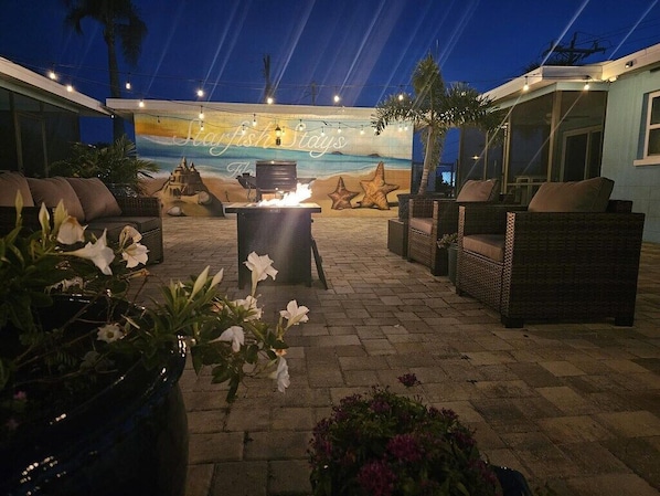 Terrace/patio - Walk to tiki bars and restaurants! Starfish Stays unit 3! (Cape Coral)