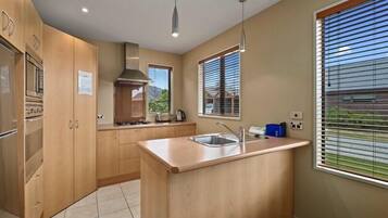 House | Private kitchen | Full-sized fridge, microwave, oven, stovetop
