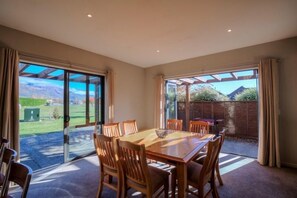 Dining room - Heritage Villa 10 (Wanaka)