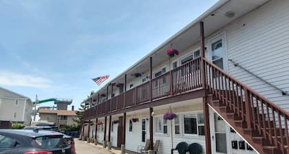 Ocean view with a shared pool. apt7