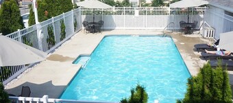 Ocean view with a shared pool. apt7