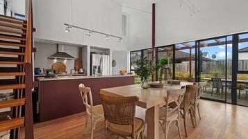 House | In-room dining