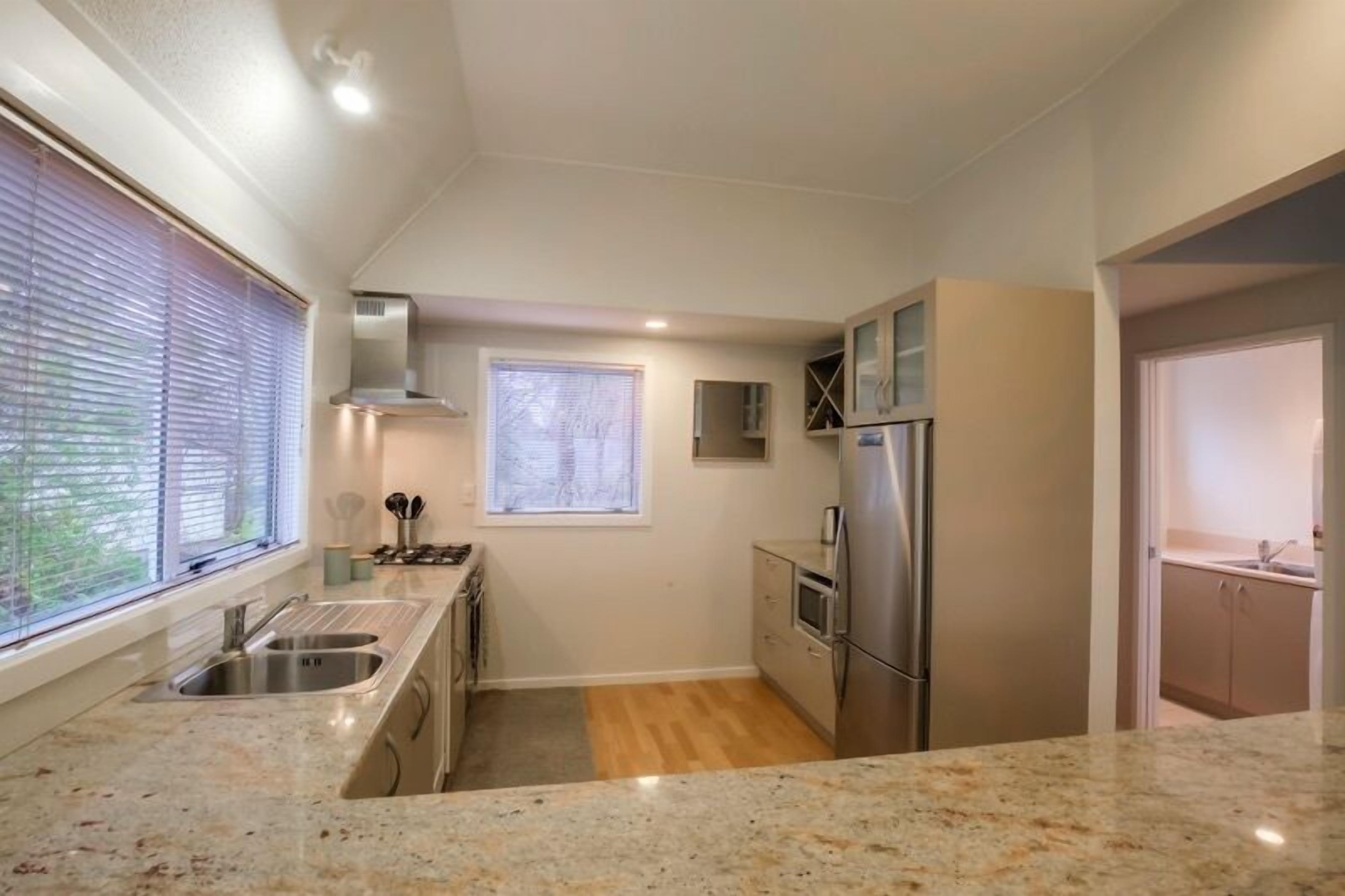 House | Private kitchen | Fridge, microwave, oven, stovetop