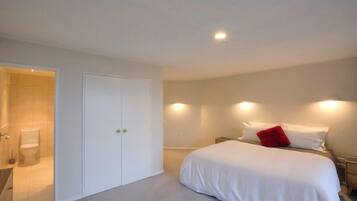 House | 2 bedrooms, iron/ironing board, free WiFi, bed sheets