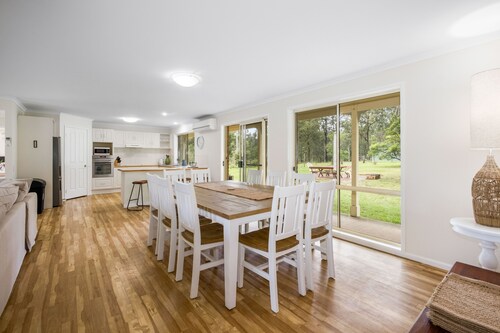 Bundara- Hunter Valley Retreat | Sleeps 11 | Rural | Resting amongst the trees