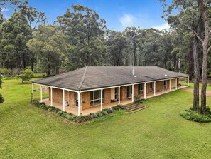 Exterior - 'Bundara' - resting amongst the trees (Congewai)