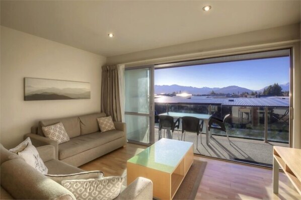 Apartment | Living area | Flat-screen TV - Rocky Mountain Apartment - 111-112 (Wanaka)