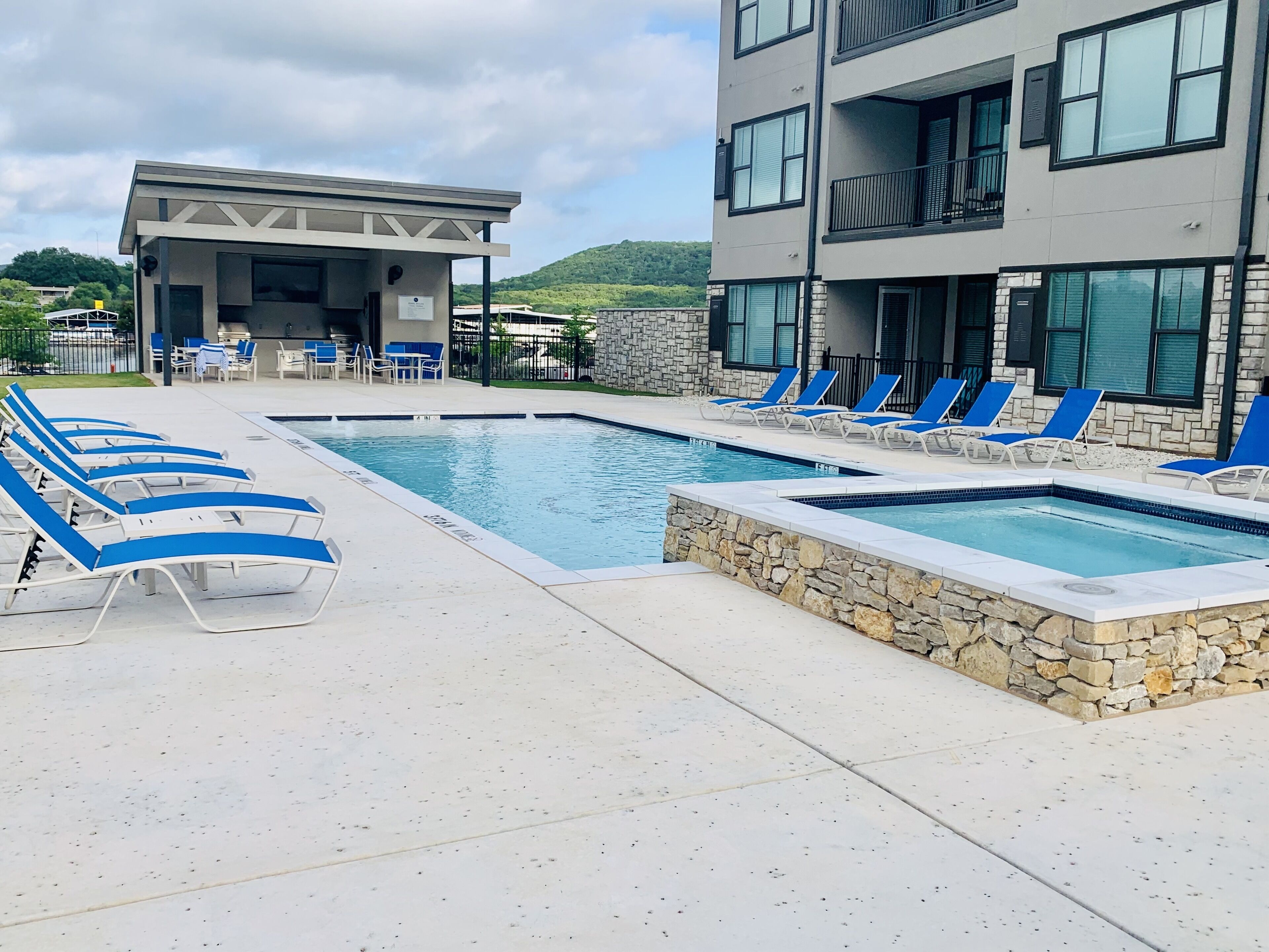 Possum Kingdom Condo Overlooking Pool, Hot Tub and Marina