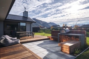 BBQ/picnic area - Sapphire Spring Rise (Wanaka)