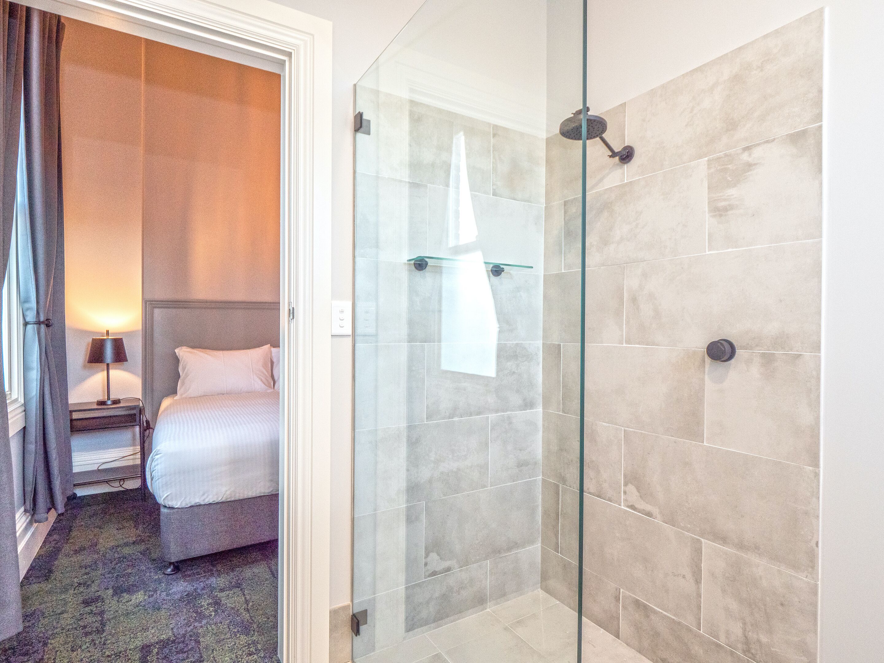 king room | bathroom | shower, hair dryer, towels