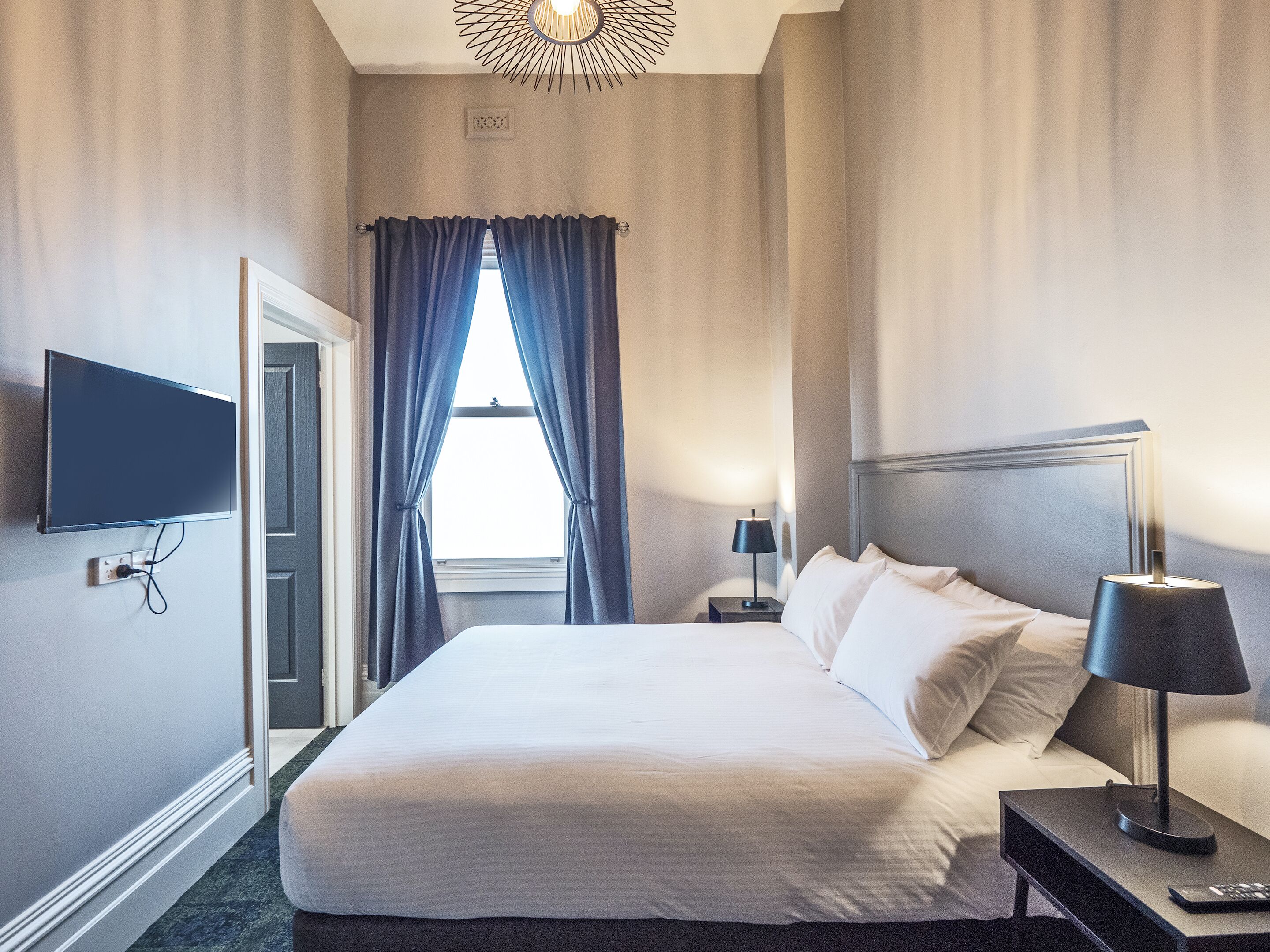 king room | iron/ironing board, free wifi, bed sheets