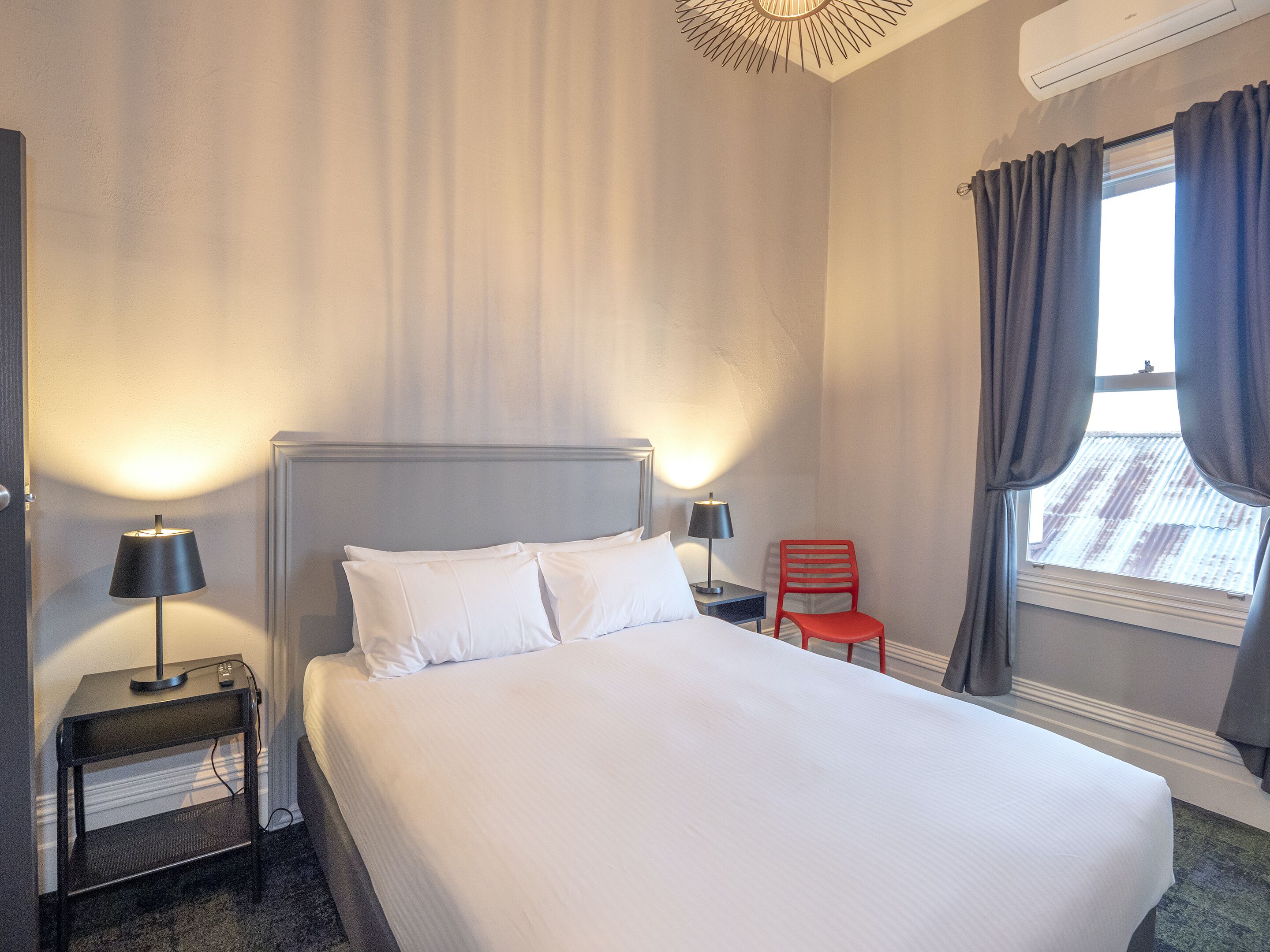 queen room | iron/ironing board, free wifi, bed sheets