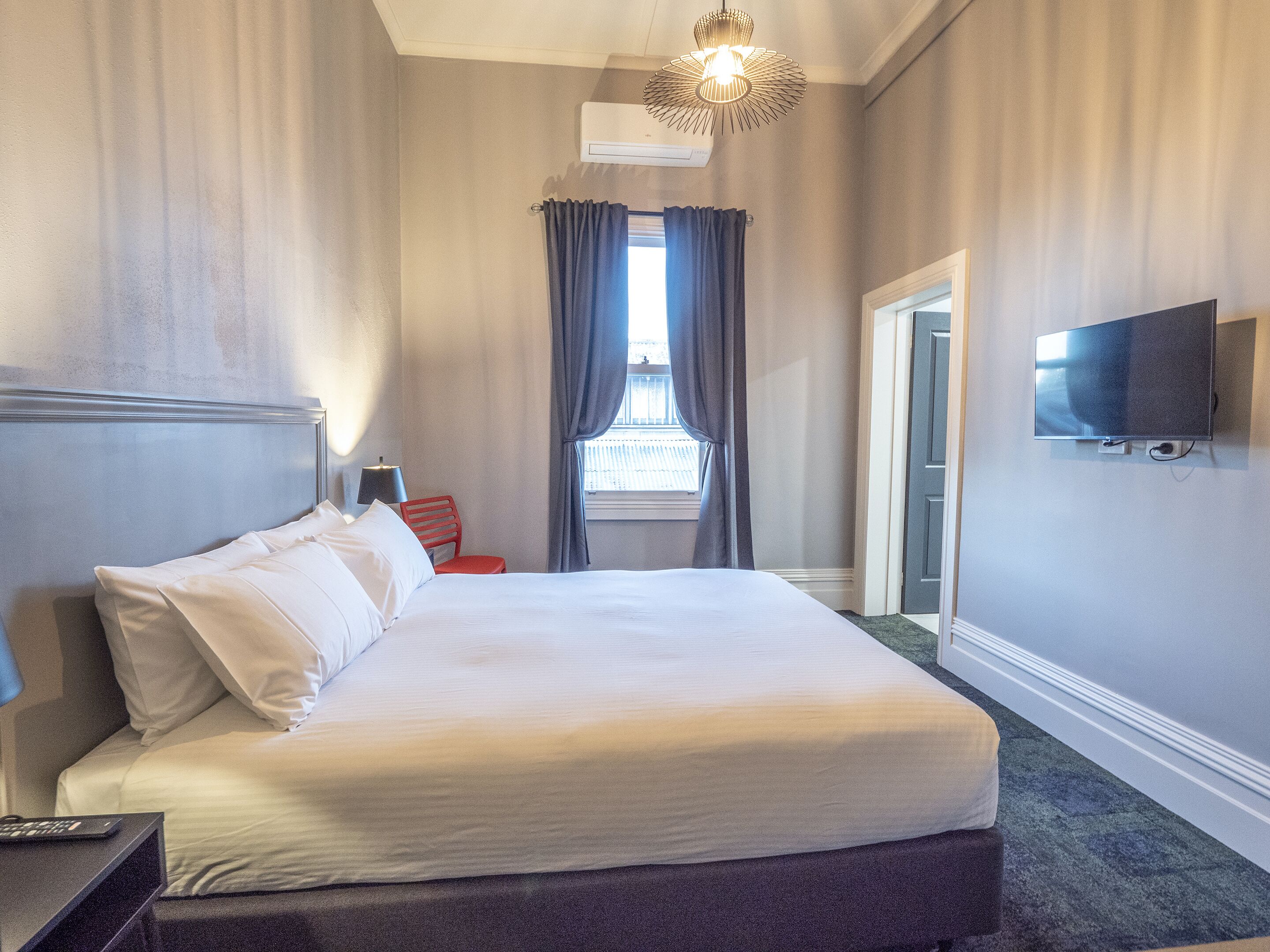 king room | iron/ironing board, free wifi, bed sheets