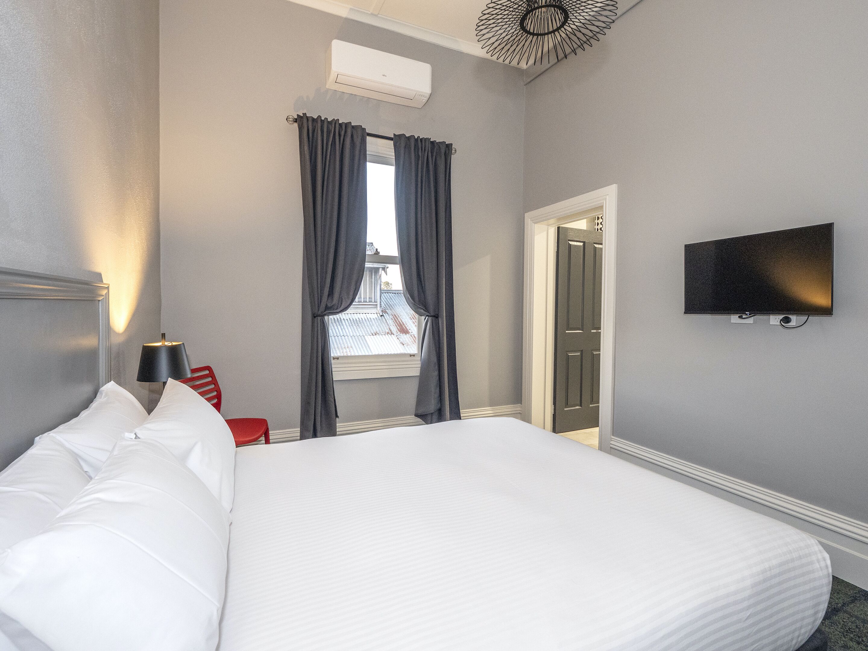king room | iron/ironing board, free wifi, bed sheets