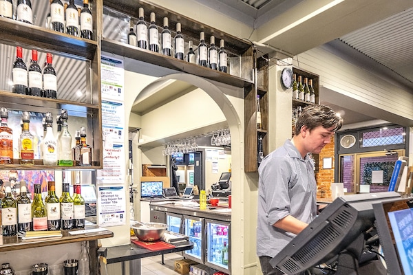 Bar (en la propiedad)