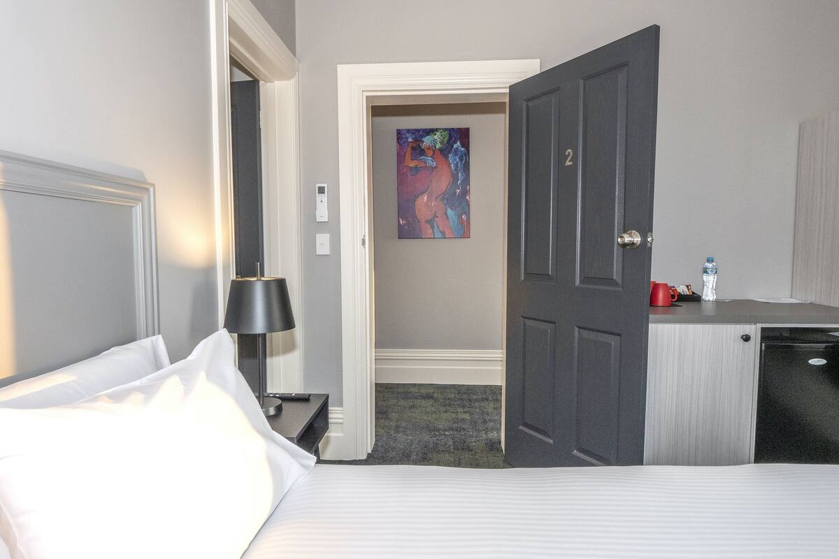 queen room | iron/ironing board, free wifi, bed sheets