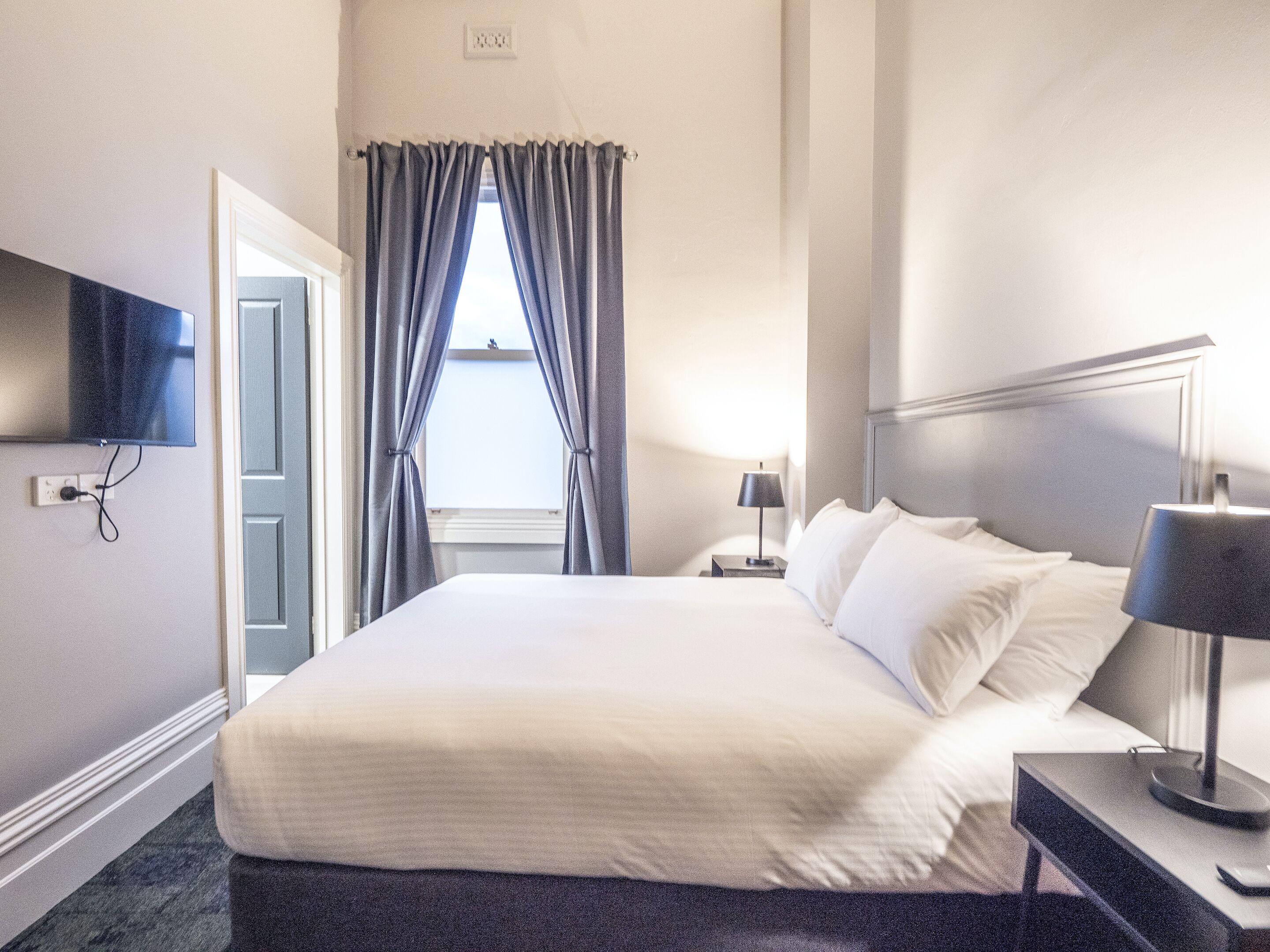 king room | iron/ironing board, free wifi, bed sheets
