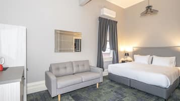 Iron/ironing board, free WiFi, bed sheets