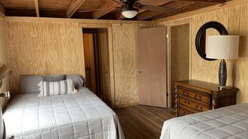 4 室のベッドルーム、セーフティボックス (室内)、WiFi (無料)、ベッドシーツ